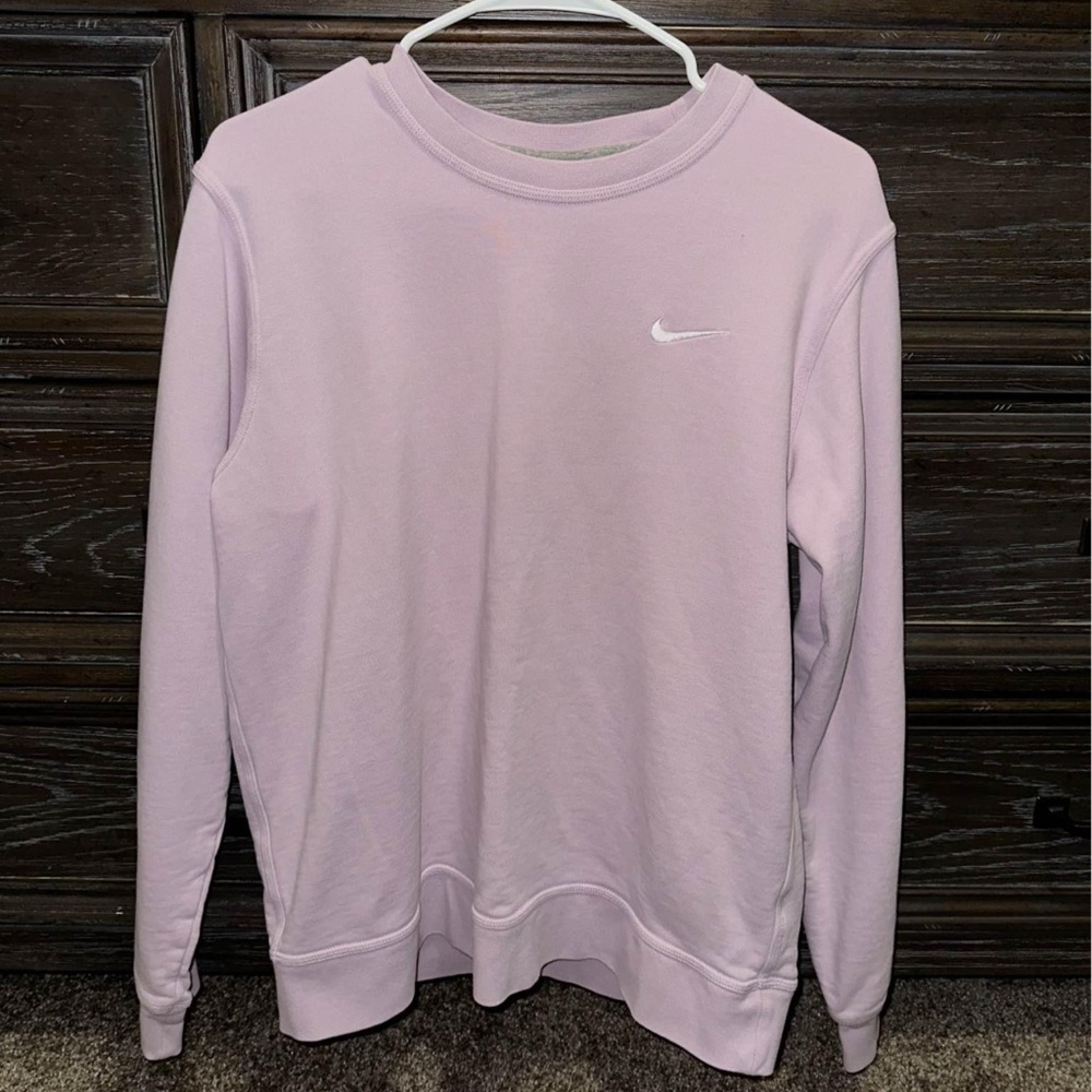 Size Large Women’s Nike Sweatshirt